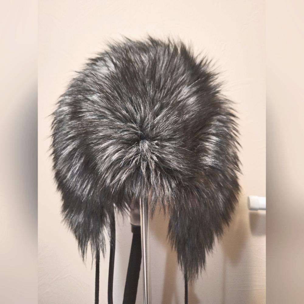 NWOT GAP Grey  Fuzzy Fur Pom-Pom Retro Hat Adult